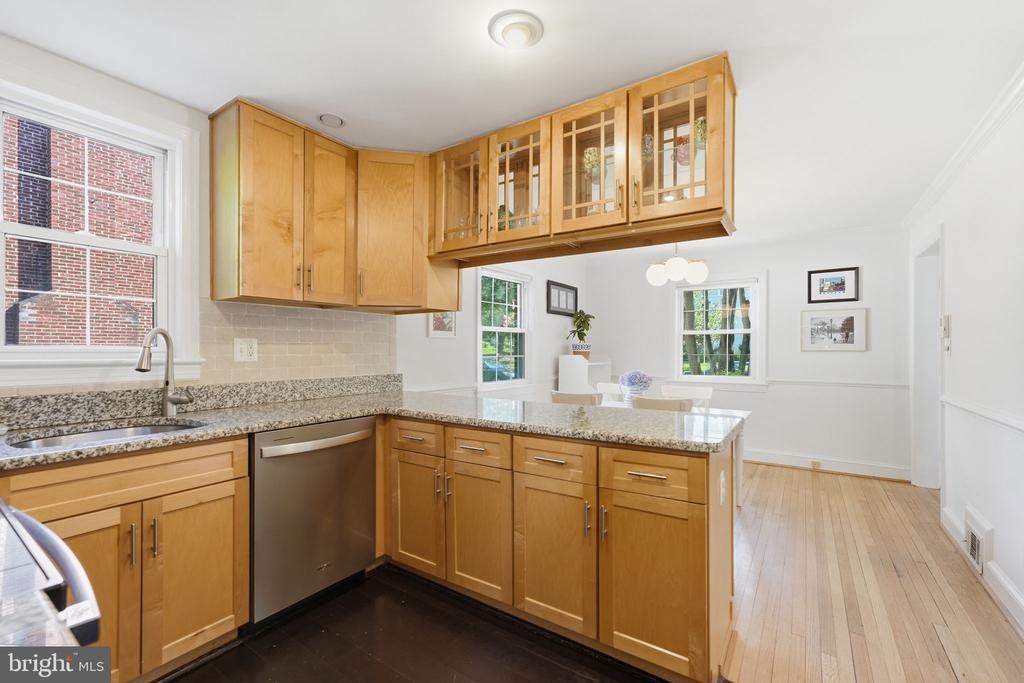 6107 BROOK DRIVE