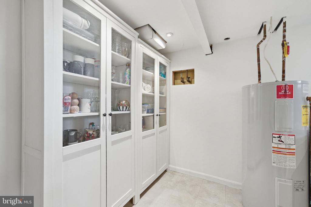 6107 BROOK DRIVE