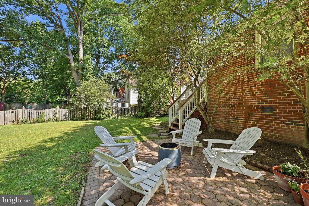 6107 BROOK DRIVE