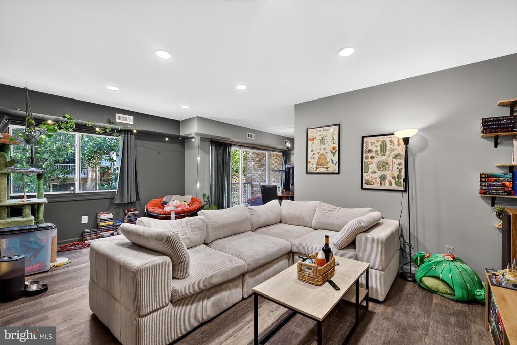 2914 KINGS CHAPEL ROAD Unit: 8