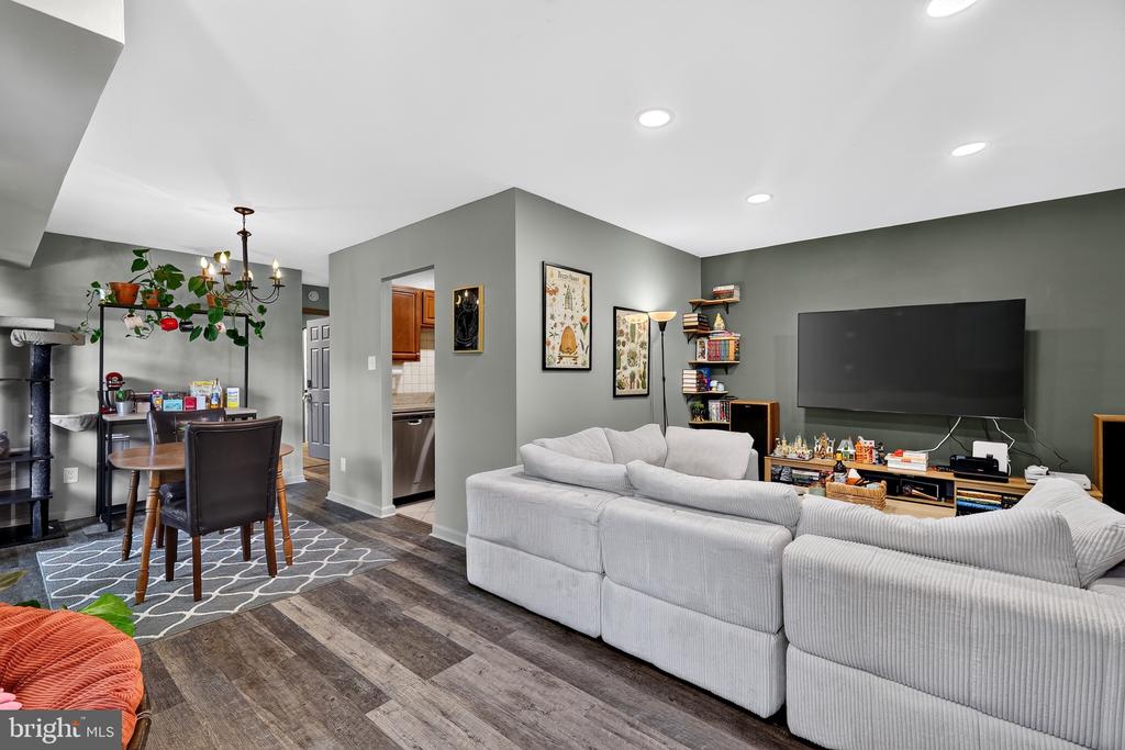 2914 KINGS CHAPEL ROAD Unit: 8