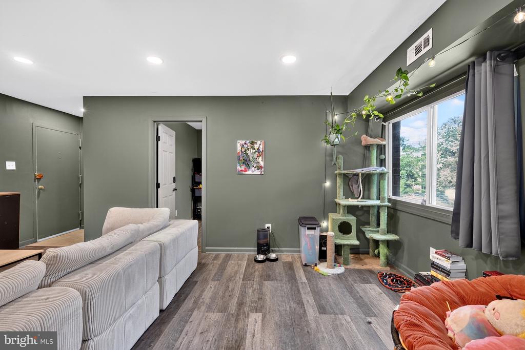 2914 KINGS CHAPEL ROAD Unit: 8
