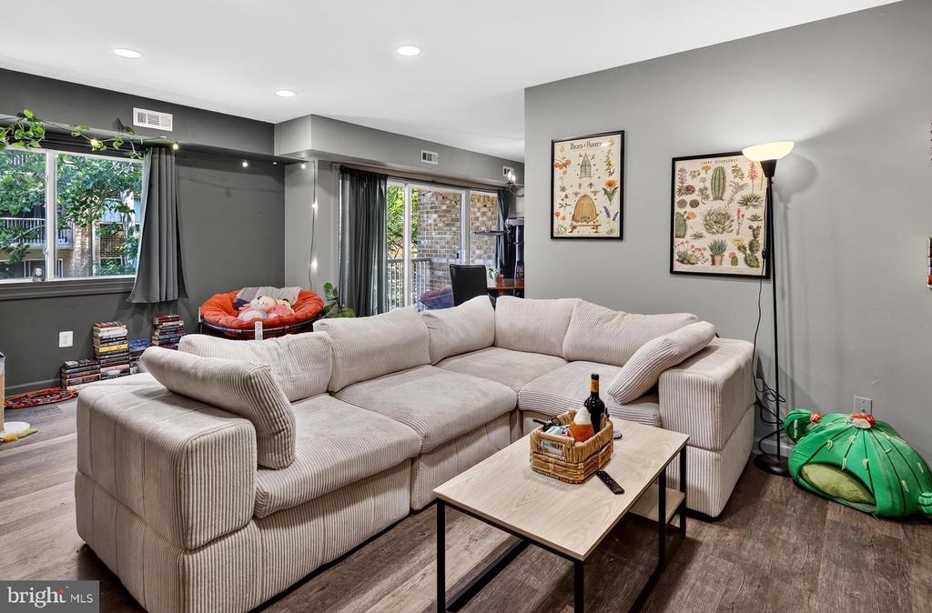2914 KINGS CHAPEL ROAD Unit: 8