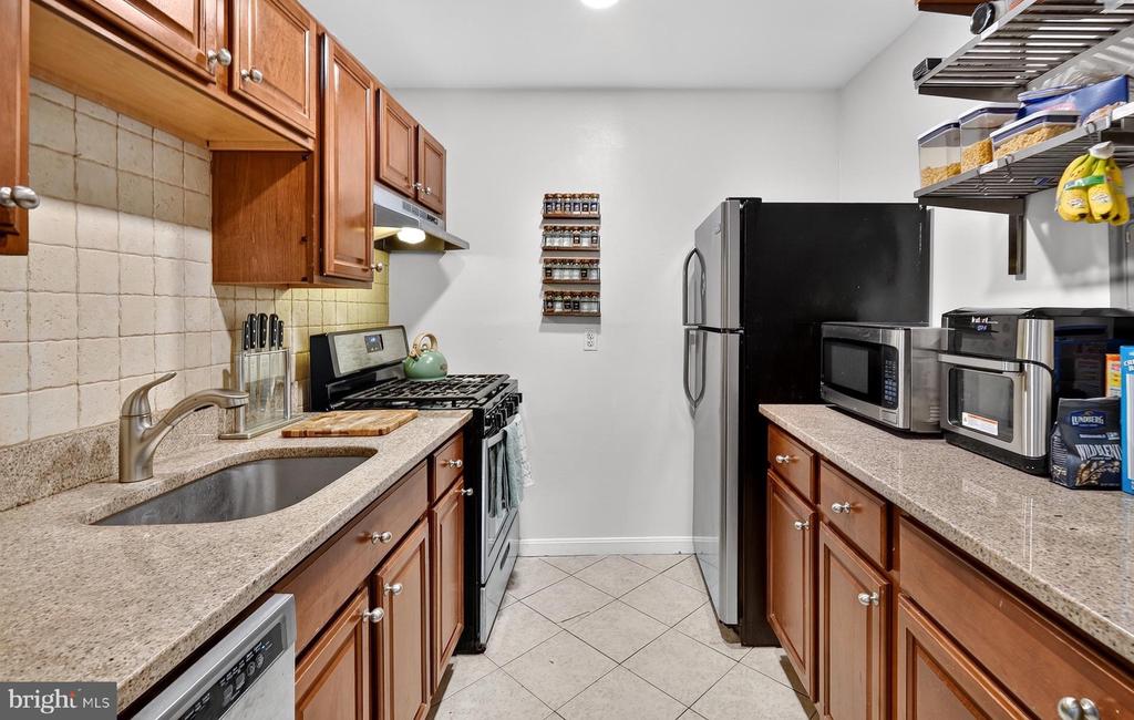 2914 KINGS CHAPEL ROAD Unit: 8