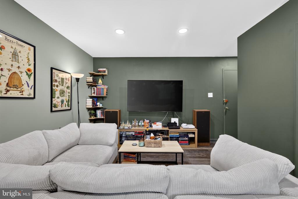 2914 KINGS CHAPEL ROAD Unit: 8