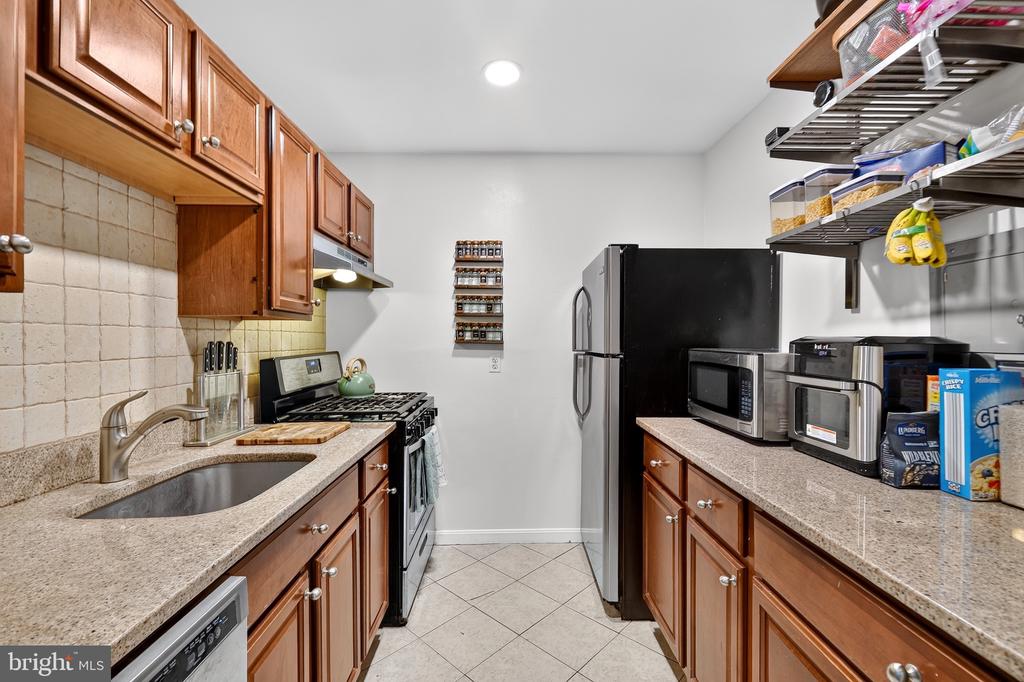 2914 KINGS CHAPEL ROAD Unit: 8