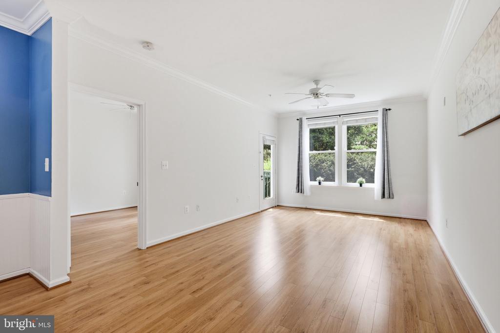 12001 MARKET Unit: 179