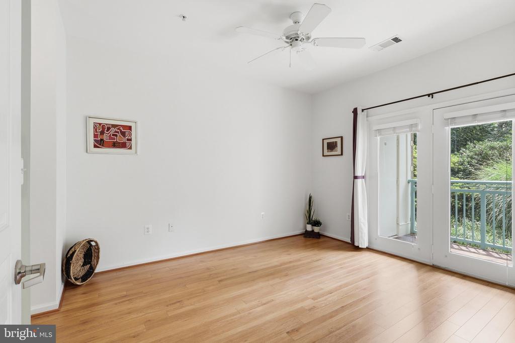 12001 MARKET Unit: 179