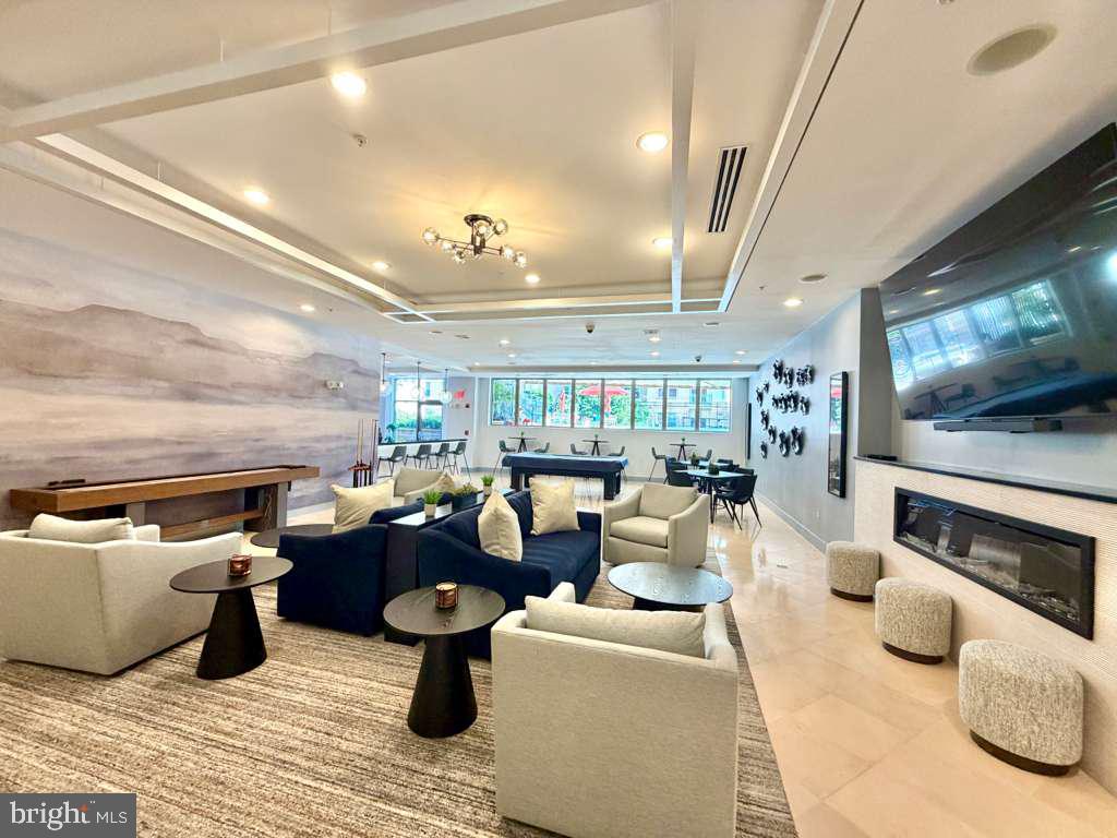 12001 MARKET Unit: 179