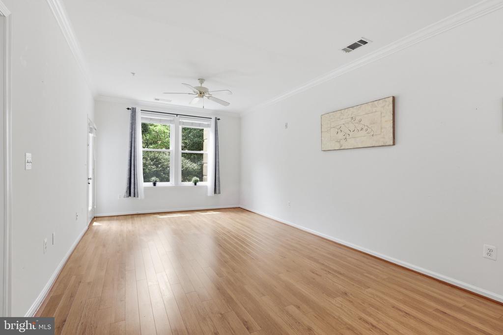 12001 MARKET Unit: 179