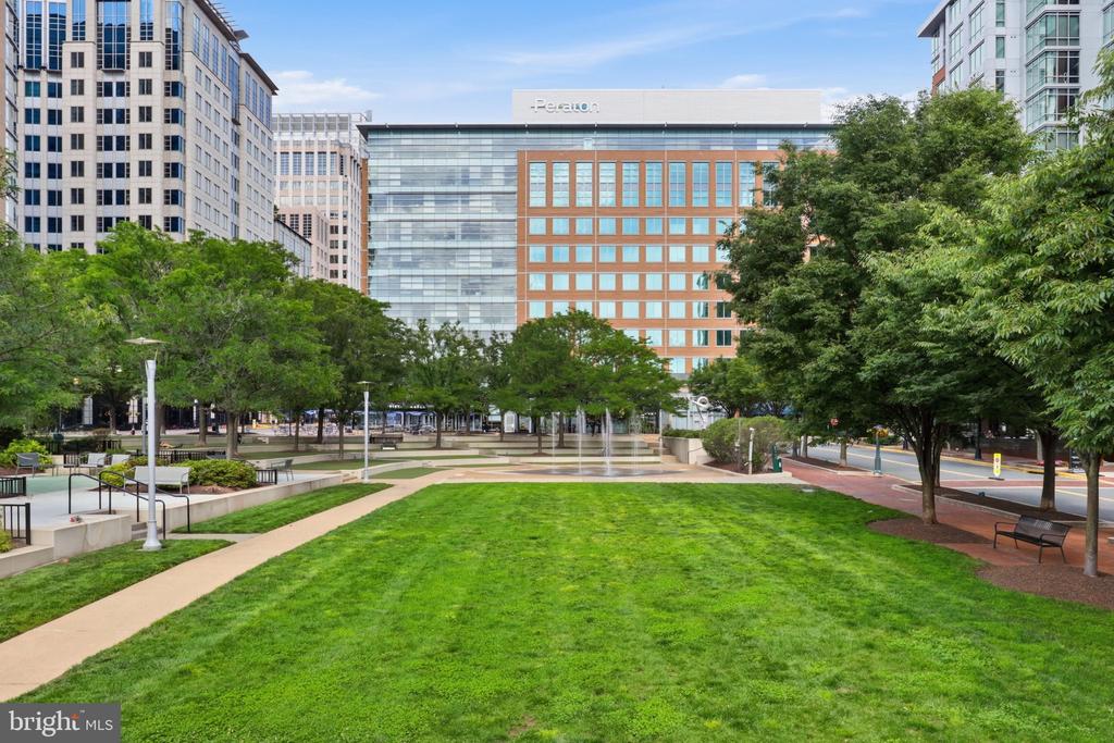 12001 MARKET Unit: 179