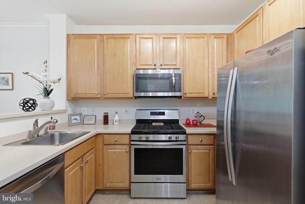 12001 MARKET Unit: 179