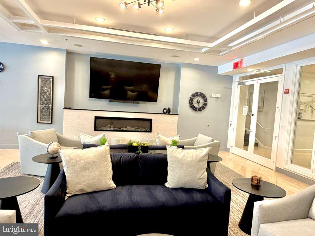 12001 MARKET Unit: 179