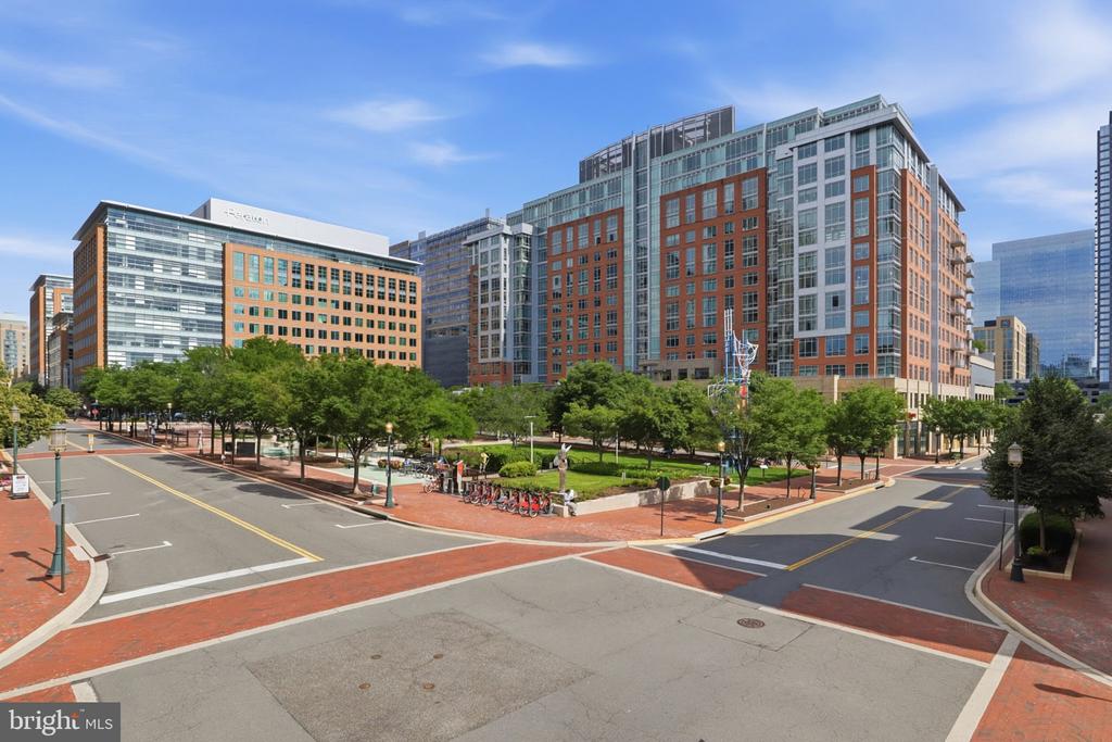 12001 MARKET Unit: 179