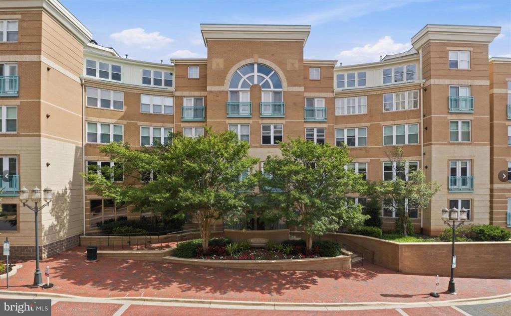 12001 MARKET Unit: 179