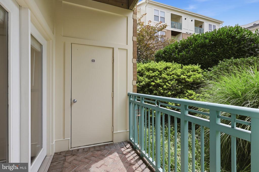 12001 MARKET Unit: 179