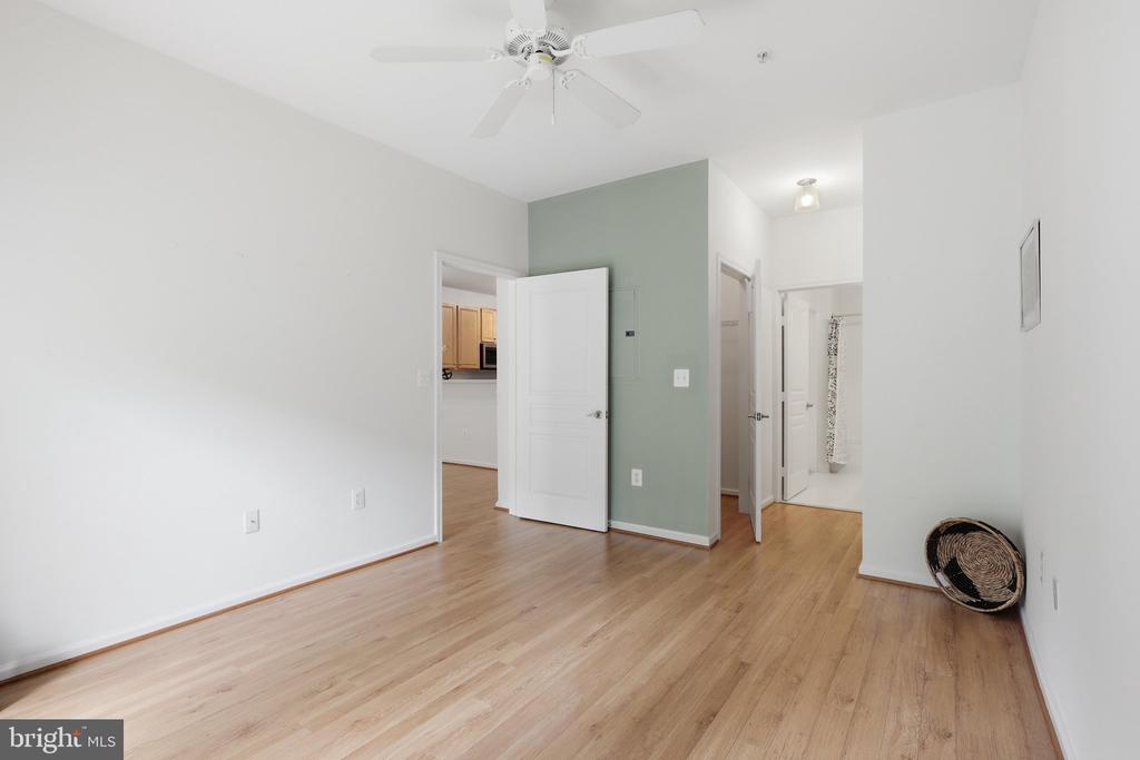 12001 MARKET Unit: 179
