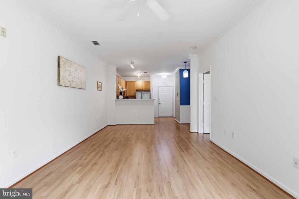 12001 MARKET Unit: 179