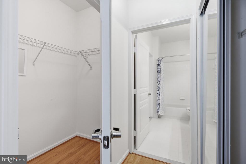 12001 MARKET Unit: 179