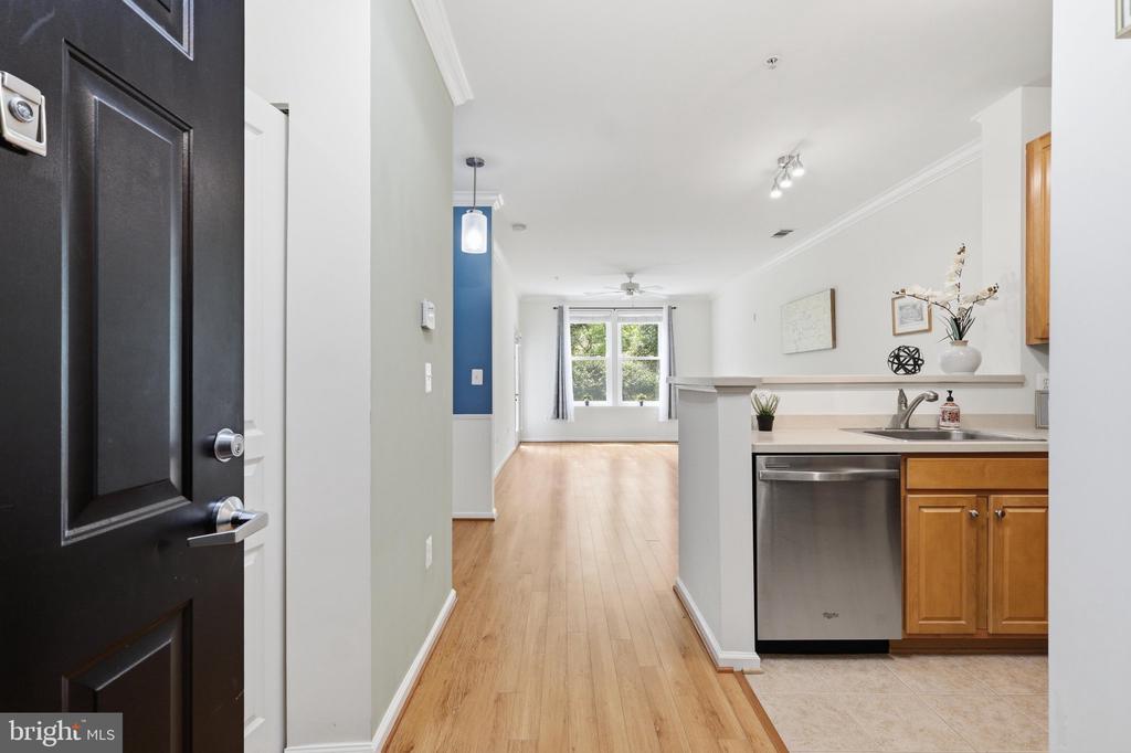 12001 MARKET Unit: 179