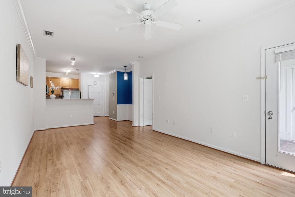 12001 MARKET Unit: 179