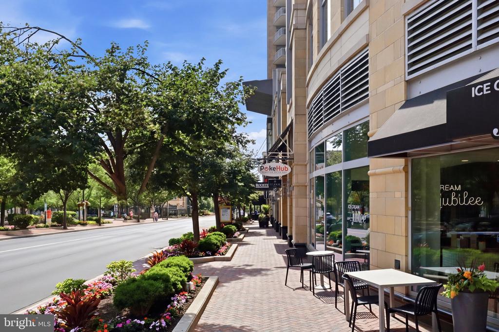 12001 MARKET Unit: 179