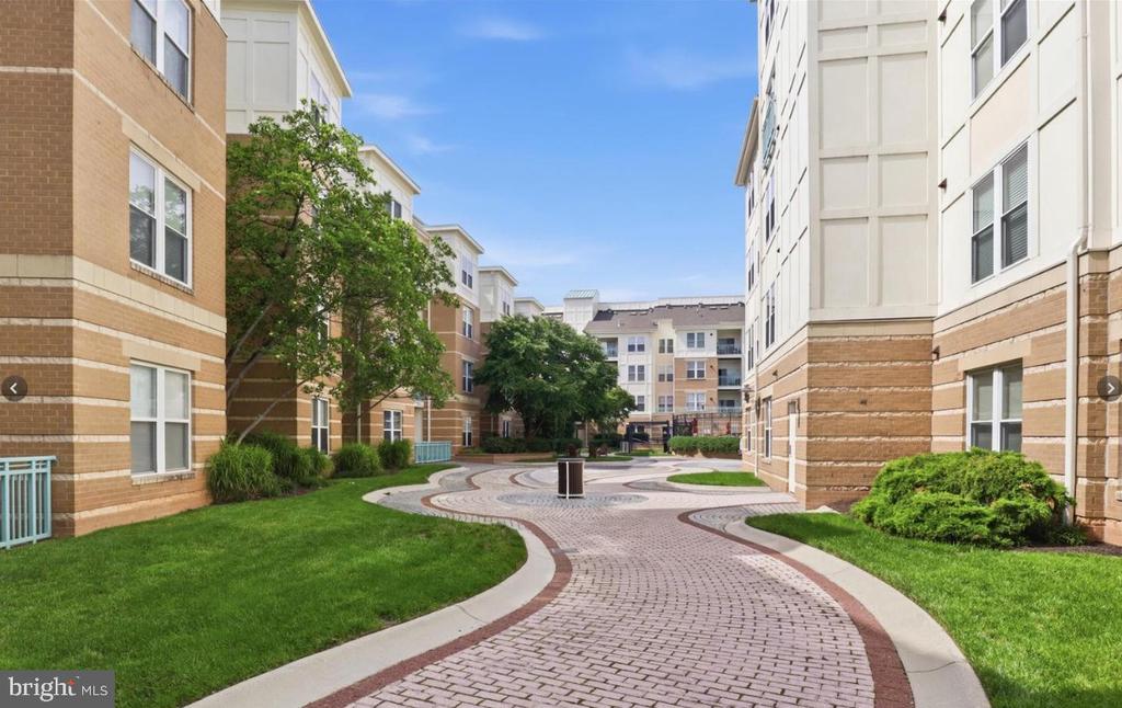 12001 MARKET Unit: 179