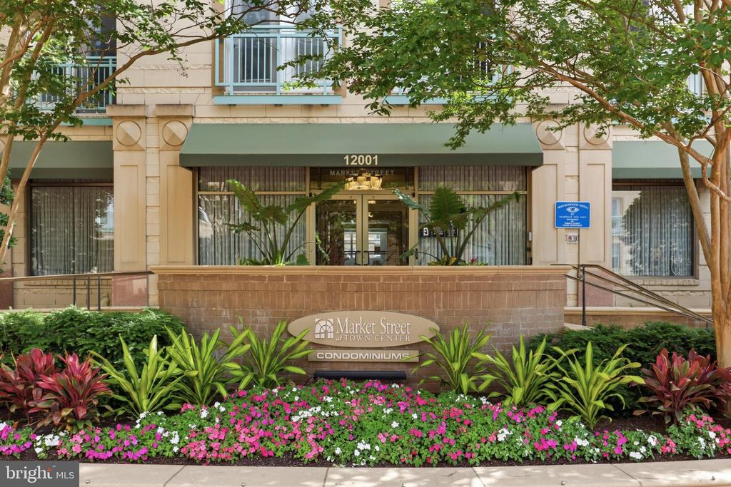 12001 MARKET Unit: 179