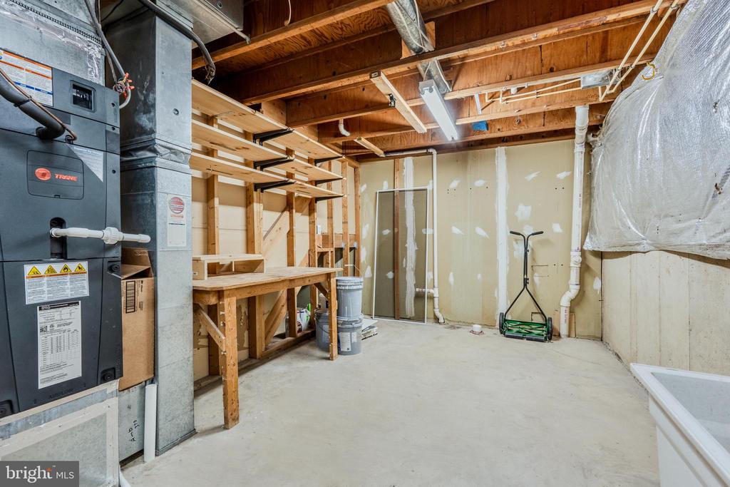 6636 ROCKLEIGH WAY