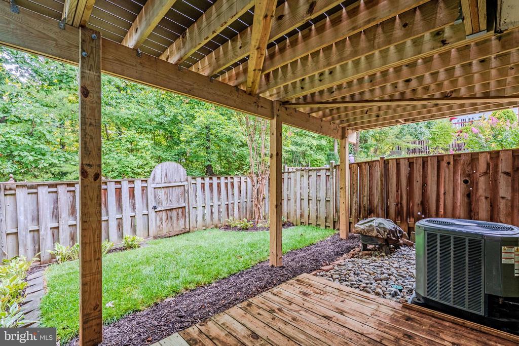 6636 ROCKLEIGH WAY