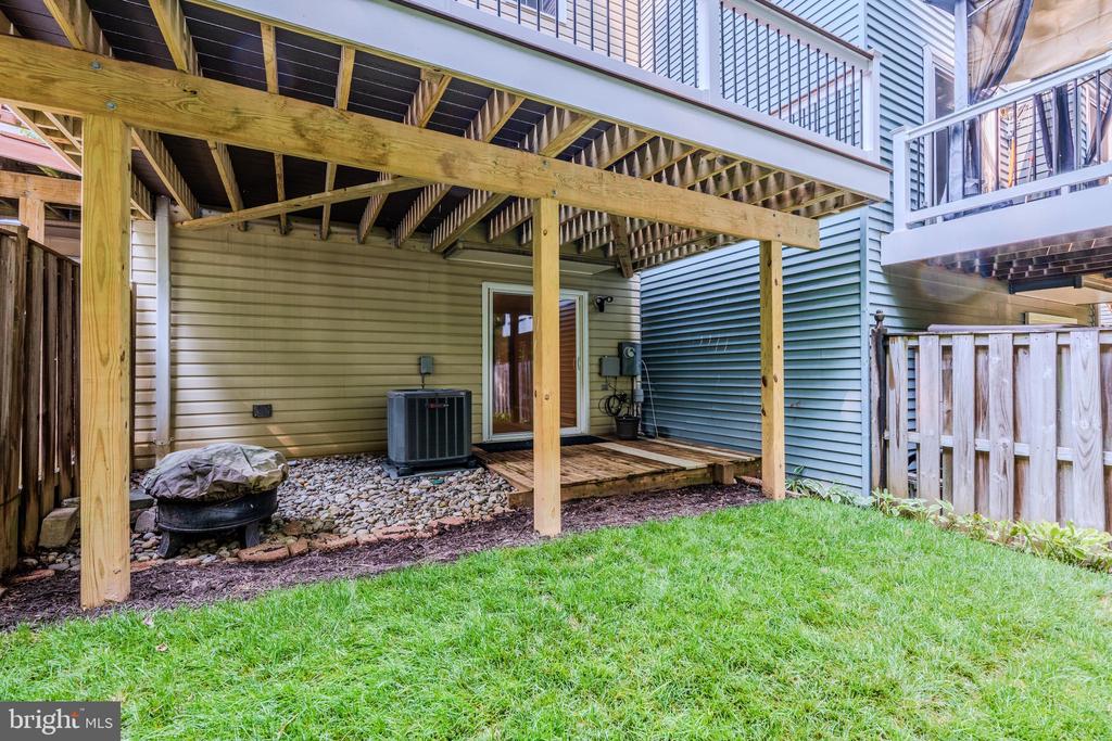 6636 ROCKLEIGH WAY