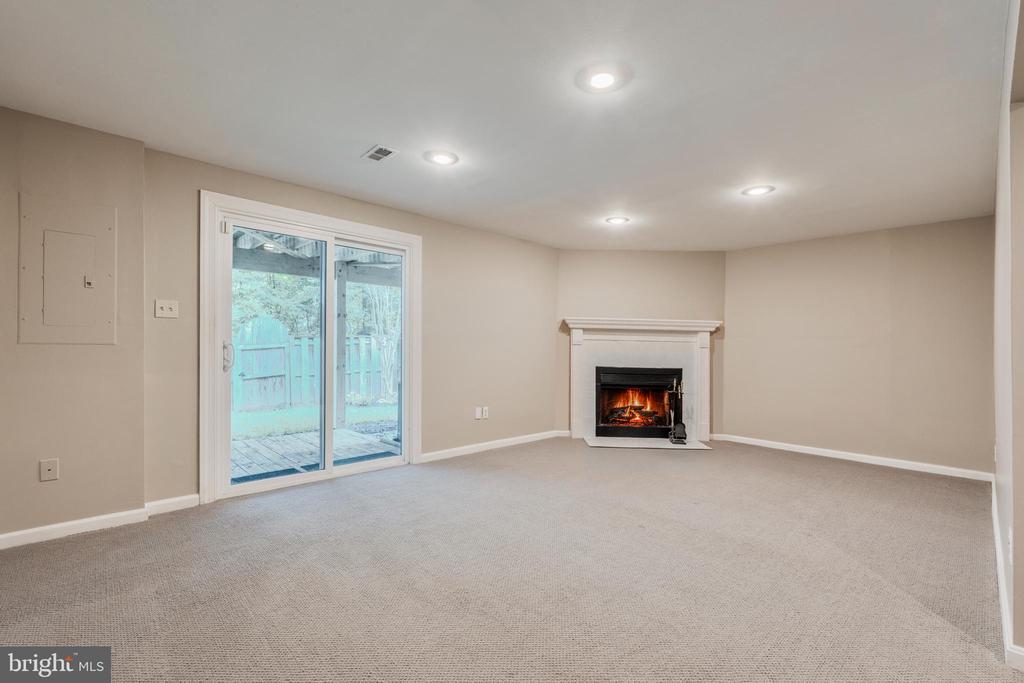 6636 ROCKLEIGH WAY