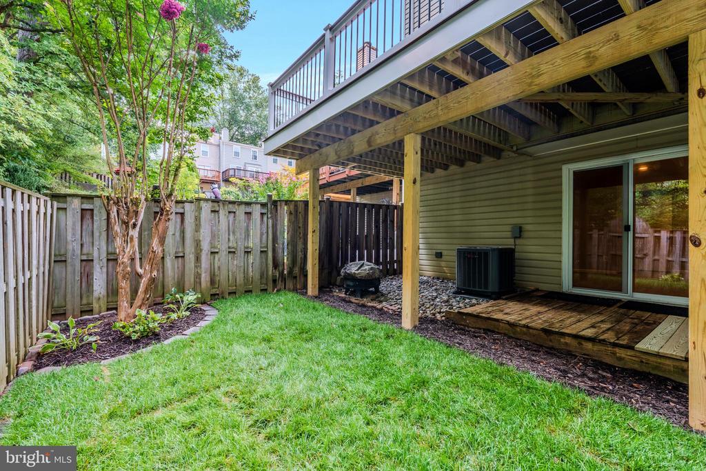 6636 ROCKLEIGH WAY