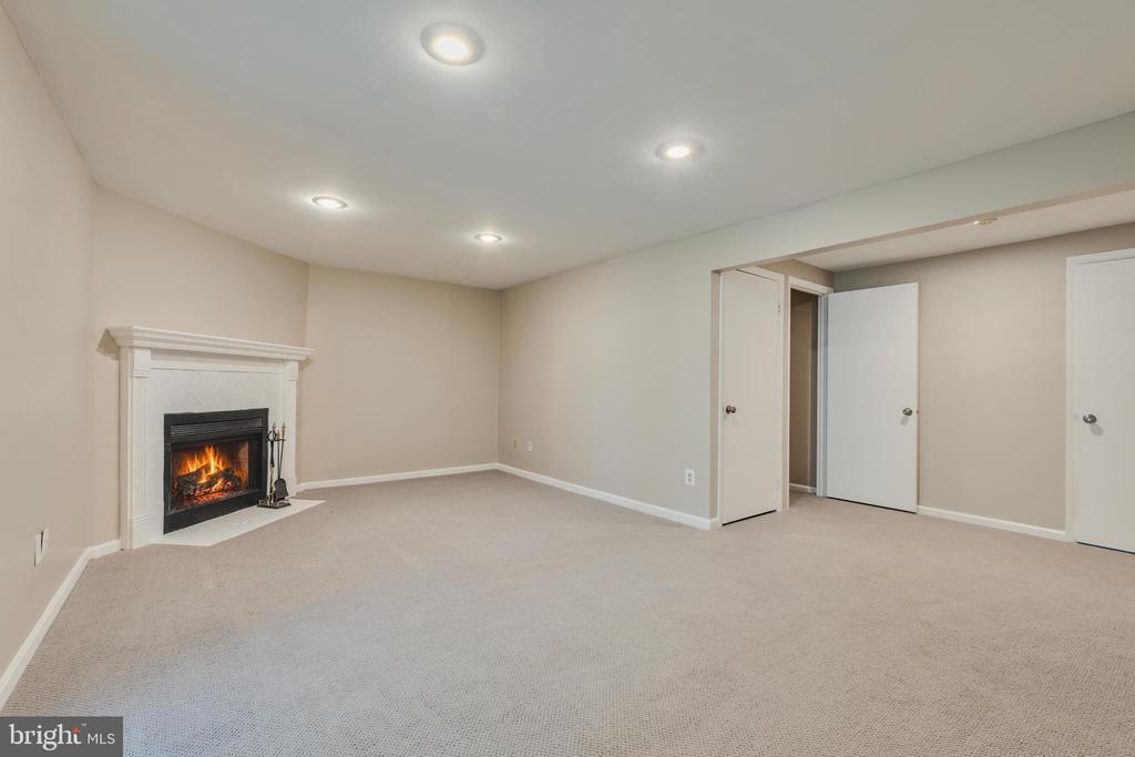 6636 ROCKLEIGH WAY