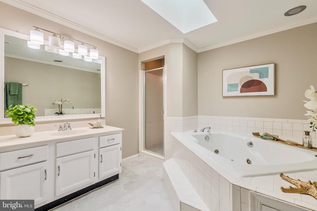 6636 ROCKLEIGH WAY