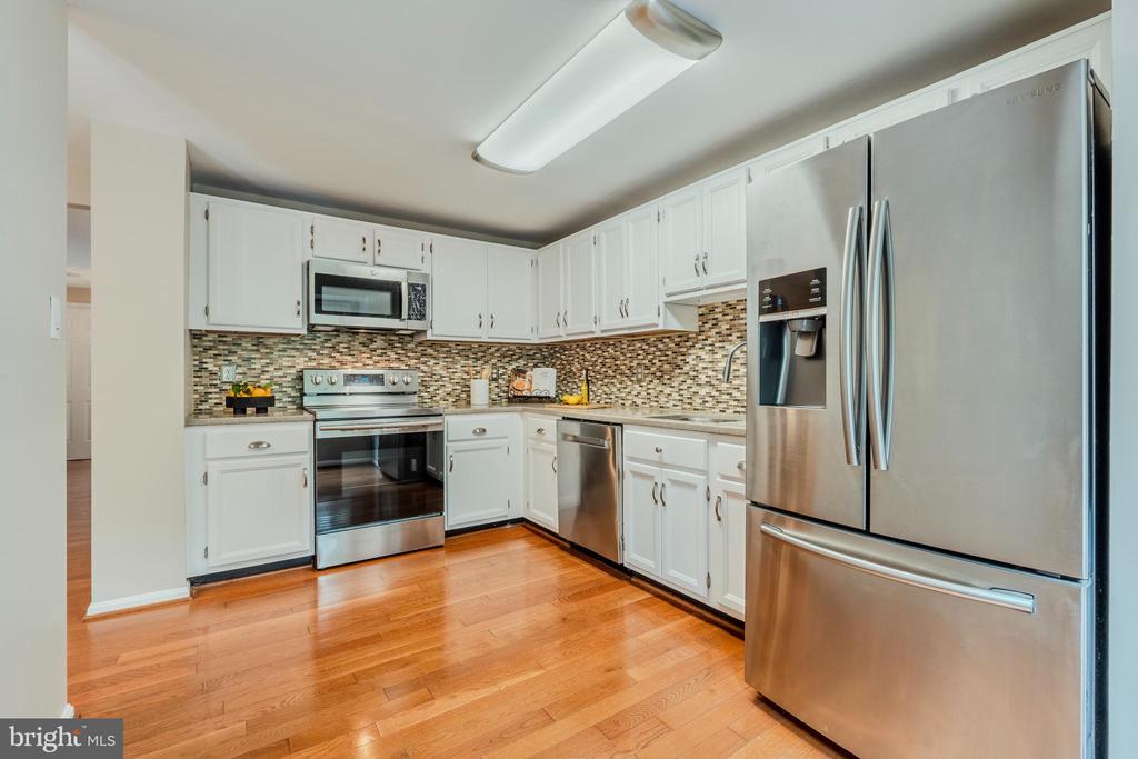 6636 ROCKLEIGH WAY