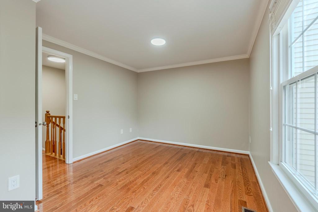 6636 ROCKLEIGH WAY