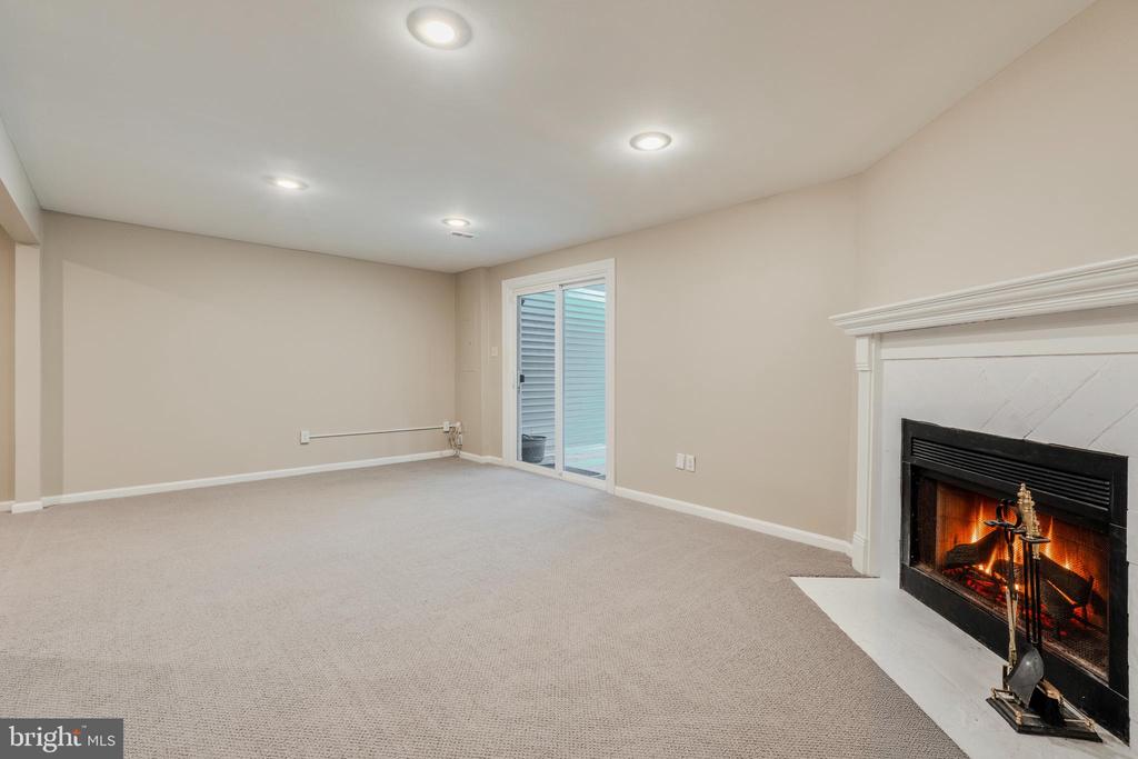 6636 ROCKLEIGH WAY