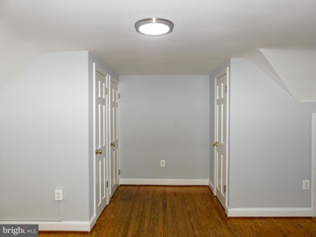 903 CRESTVIEW DRIVE