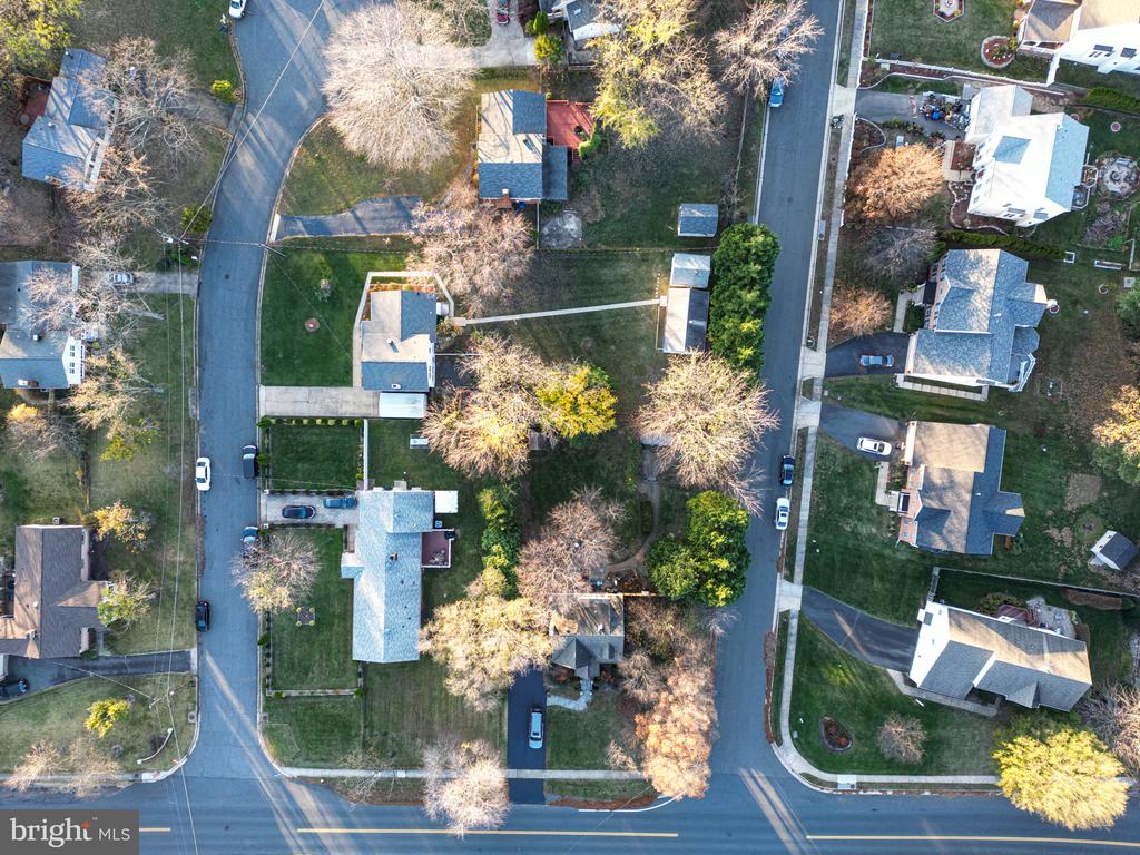 903 CRESTVIEW DRIVE