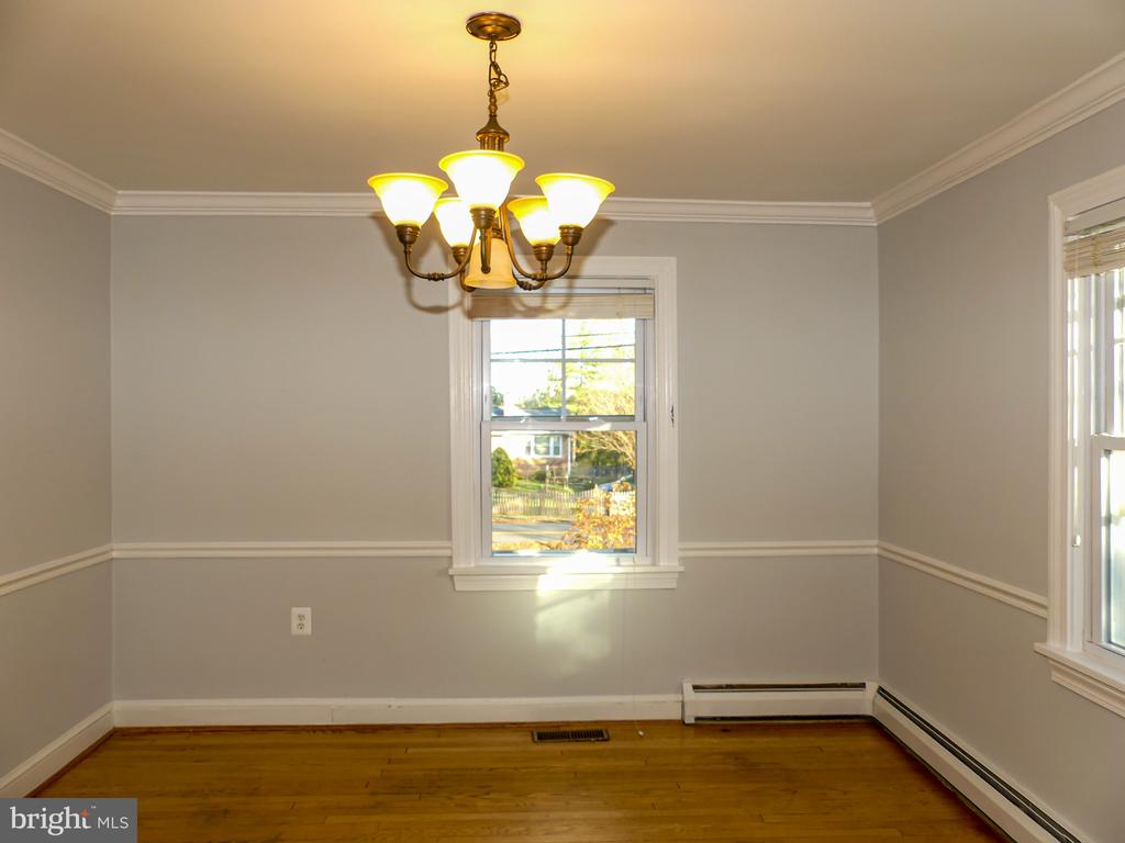 903 CRESTVIEW DRIVE