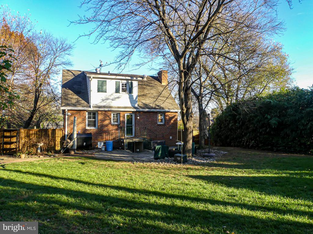 903 CRESTVIEW DRIVE