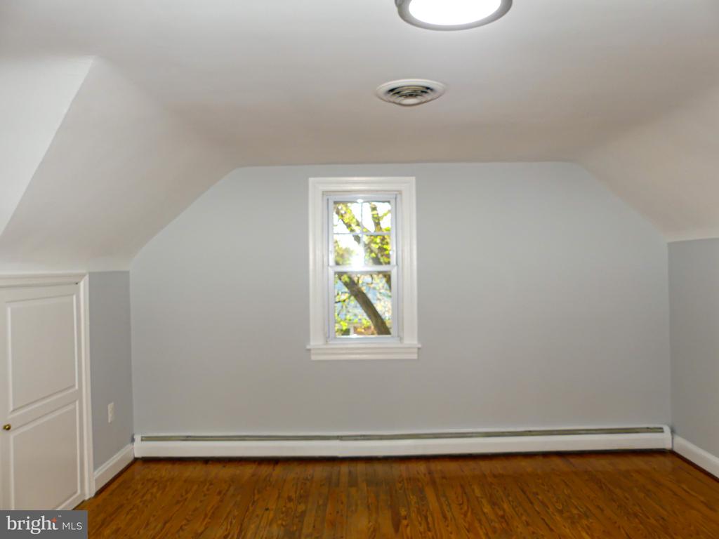 903 CRESTVIEW DRIVE