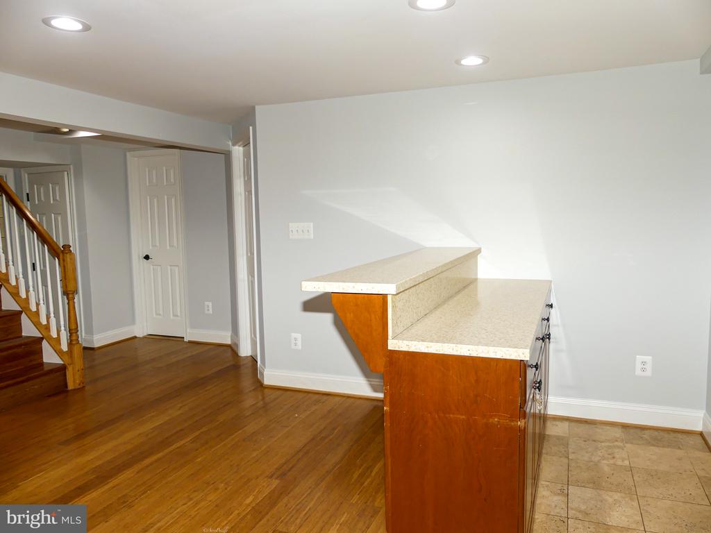 903 CRESTVIEW DRIVE