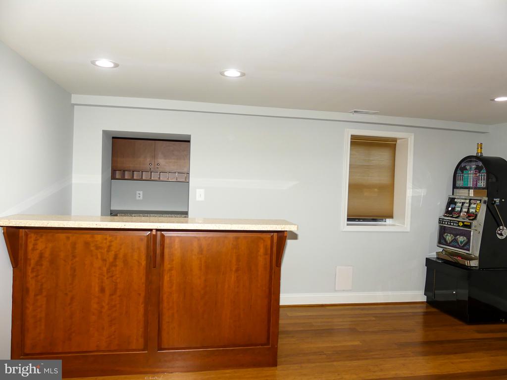 903 CRESTVIEW DRIVE