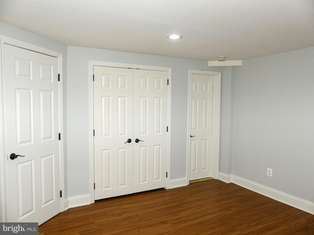 903 CRESTVIEW DRIVE