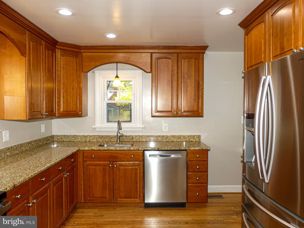 903 CRESTVIEW DRIVE