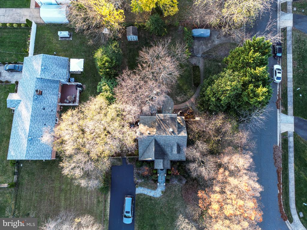 903 CRESTVIEW DRIVE