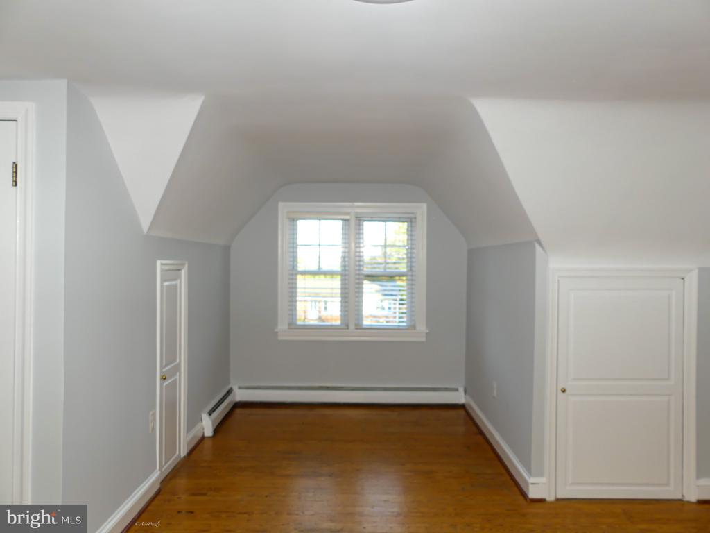903 CRESTVIEW DRIVE