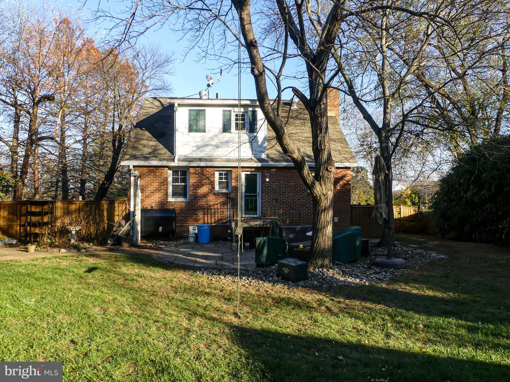 903 CRESTVIEW DRIVE